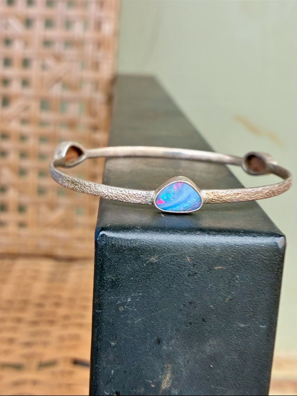 Hawaiian Solid sterling genuine opal bangle
Bracelet - Picture 6 of 6